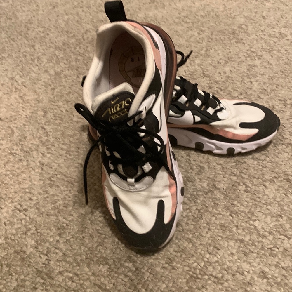 Nine React Air Max size 8